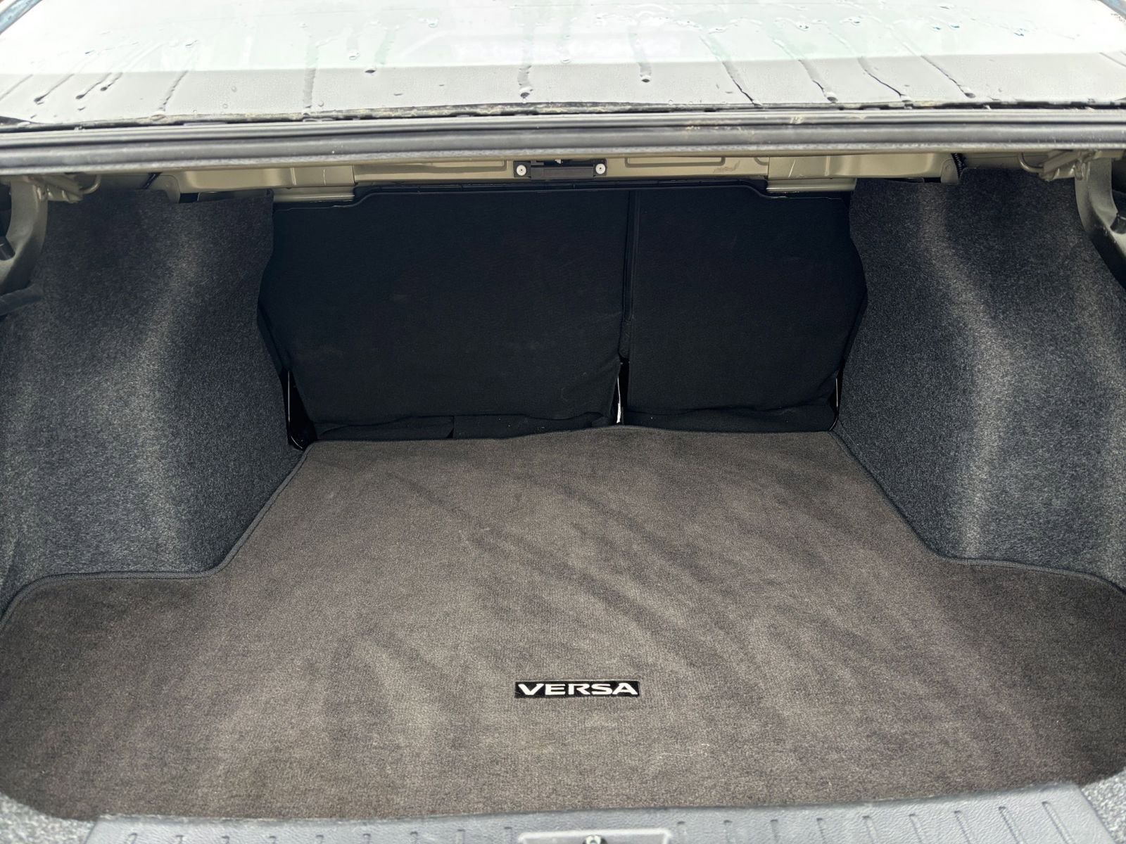 Used 2025 Nissan Versa SV image 29