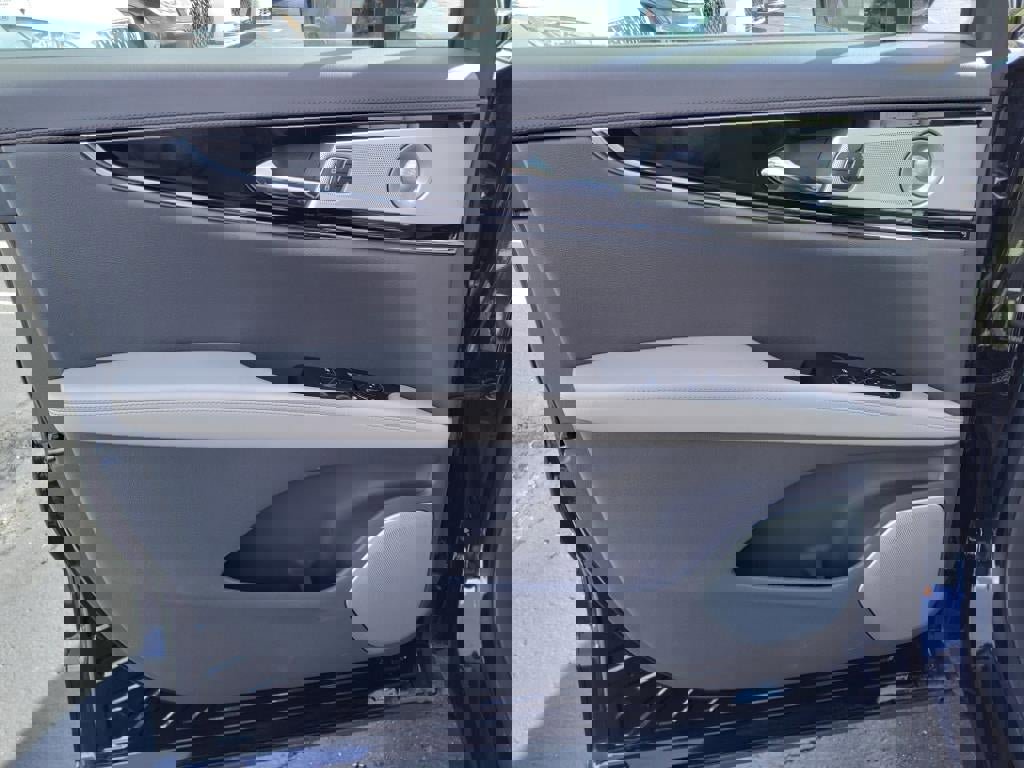 New 2023 Lincoln Nautilus Reserve w/ Equipment Group 202A image 36