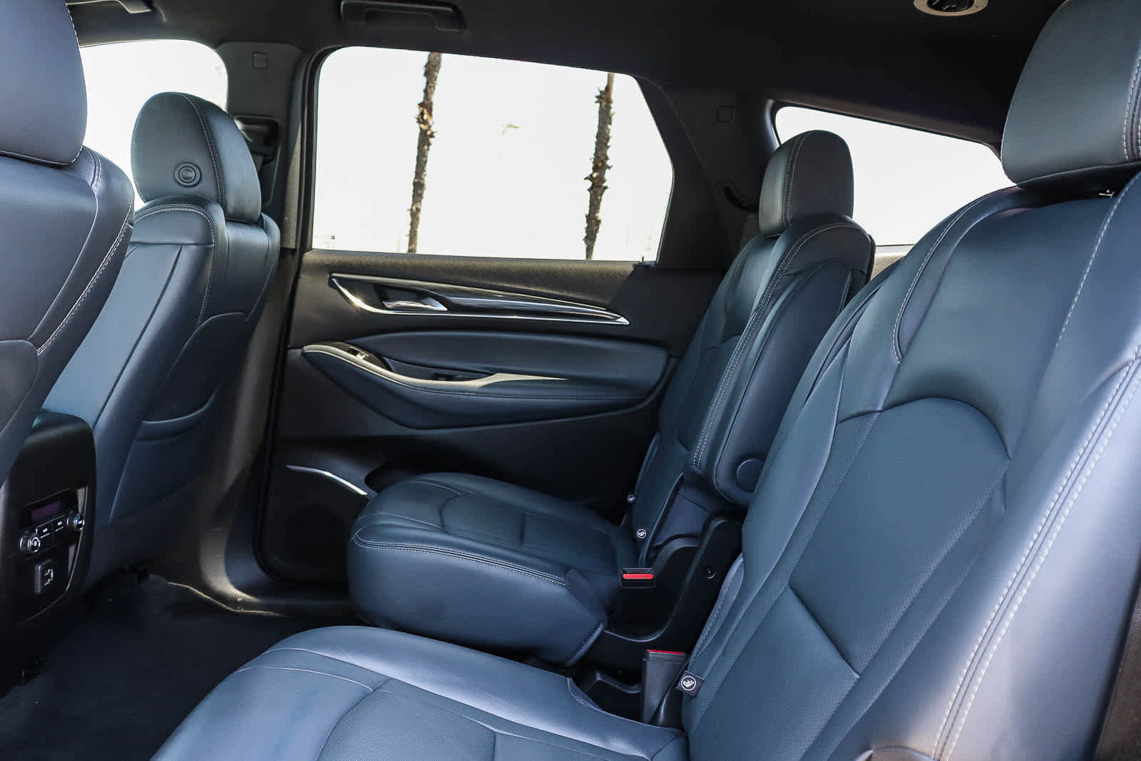 Used 2023 Buick Enclave Essence FWD image 21
