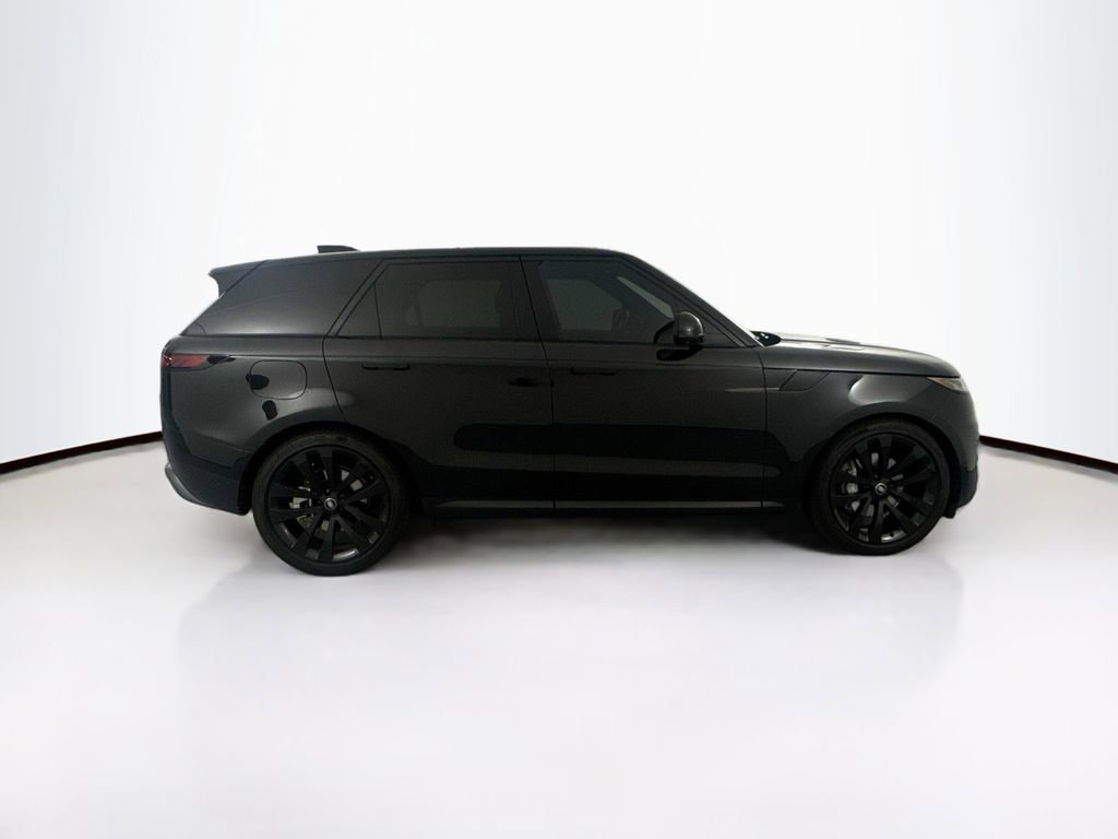 Used 2025 Land Rover Range Rover Sport SE image 4
