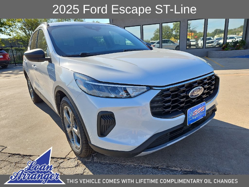 Used 2025 Ford Escape ST-Line FWD image 2