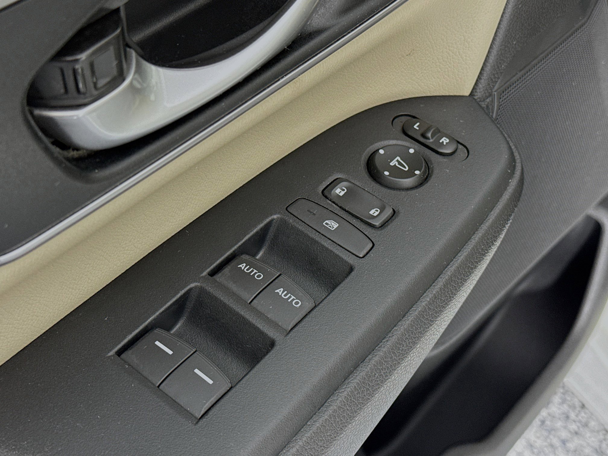 Used 2017 Honda CR-V Touring image 18