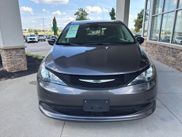 Used 2023 Chrysler Voyager LX FWD image 3