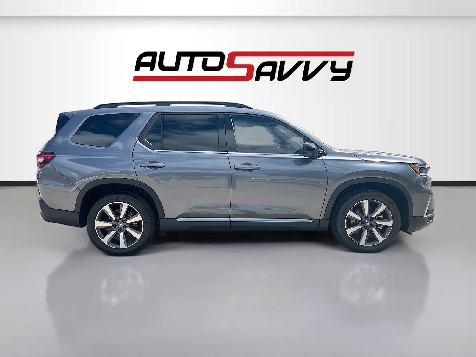 Used 2025 Honda Pilot Elite image 1