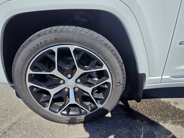 Used 2023 Jeep Grand Cherokee Summit AWD/4WD image 30