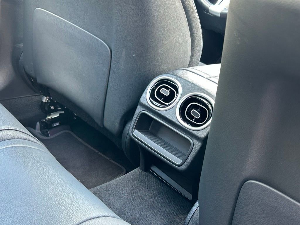 Used 2025 Mercedes-Benz C 300 Sedan image 38