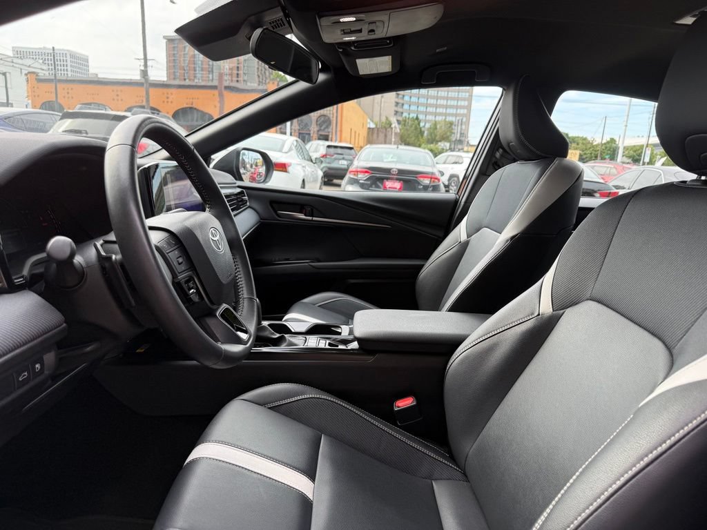Used 2025 Toyota Camry SE FWD image 13