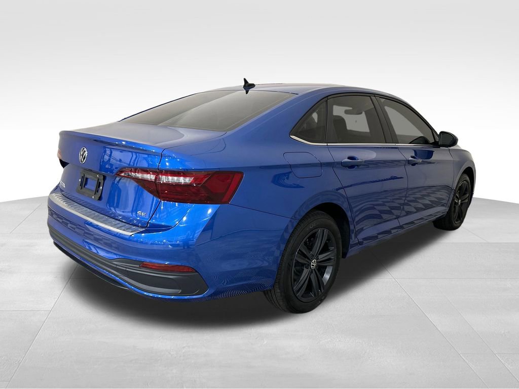 Used 2024 Volkswagen Jetta SE image 5