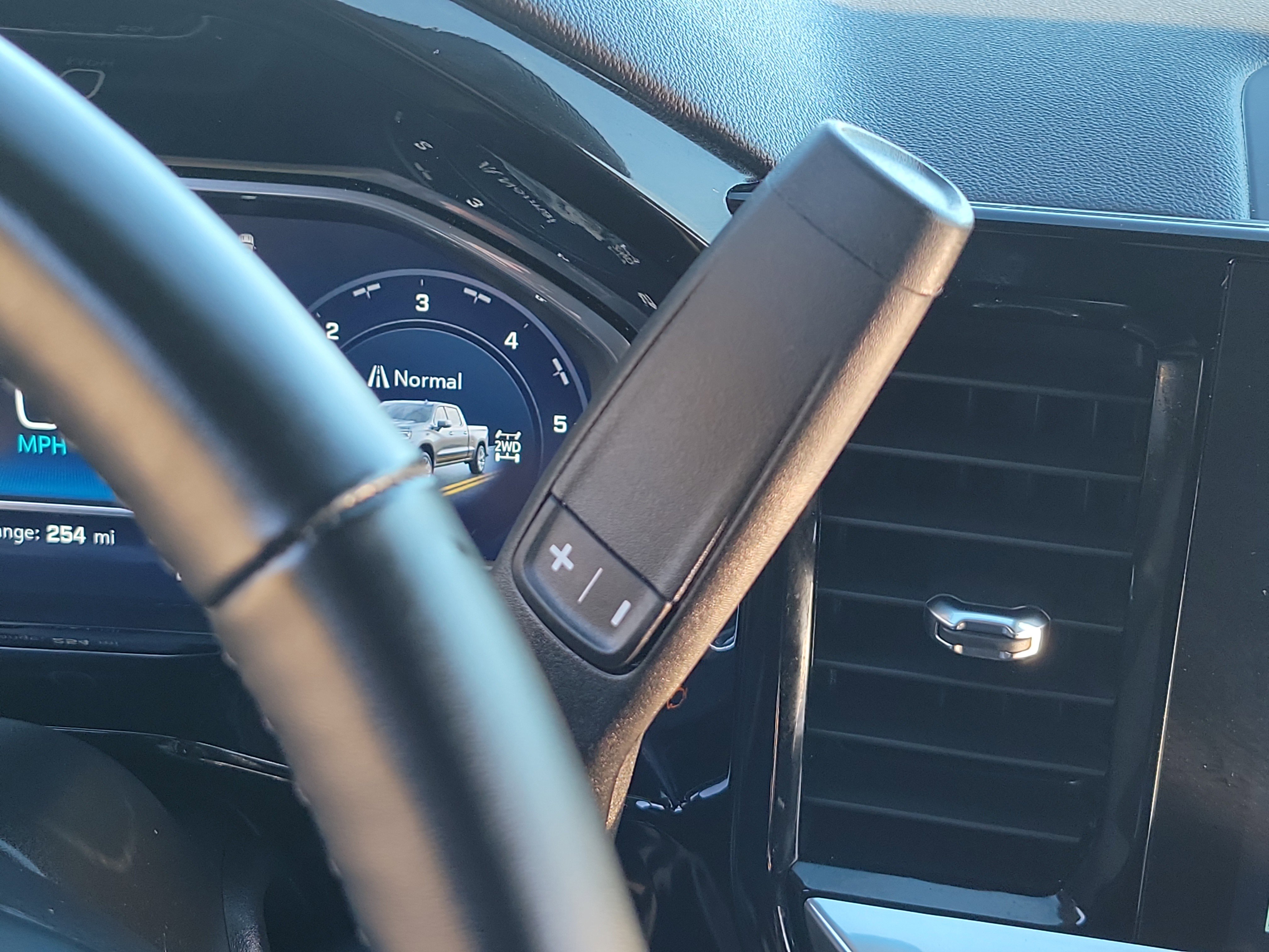 Certified 2025 Chevrolet Silverado 1500 LT image 24