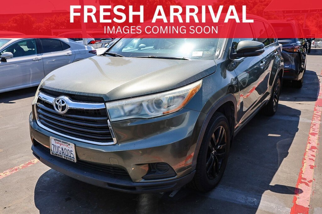 Used 2016 Toyota Highlander LE AWD/4WD image 1