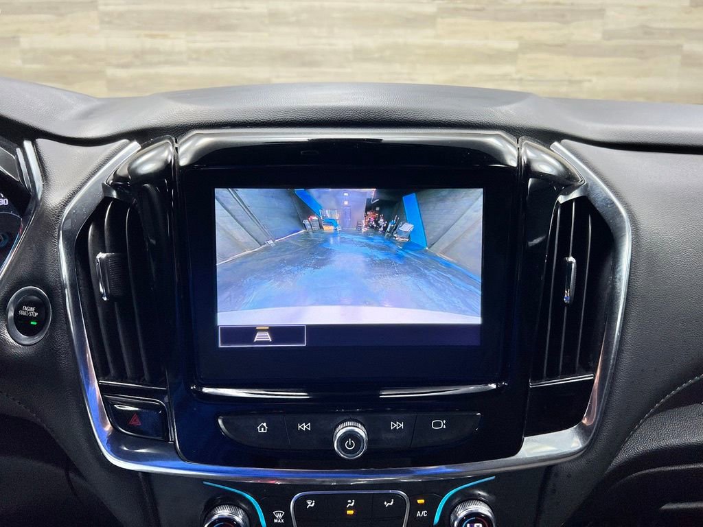 Used 2023 Chevrolet Traverse LT FWD image 14