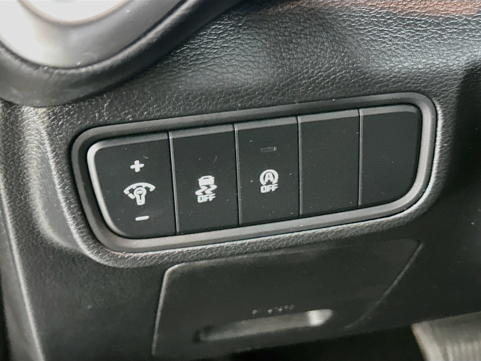 Used 2025 Kia Soul LX w/ LX Technology Package FWD image 17