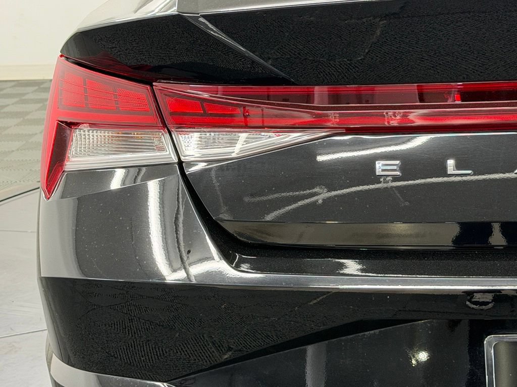 Used 2022 Hyundai Elantra Blue FWD image 13
