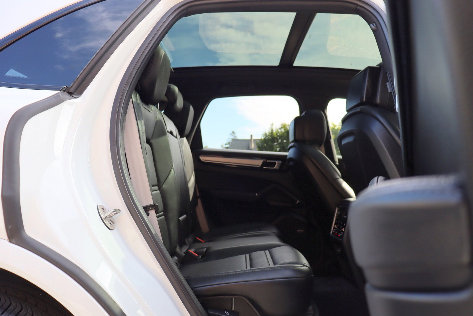 Used 2023 Porsche Cayenne Platinum Edition AWD/4WD image 16