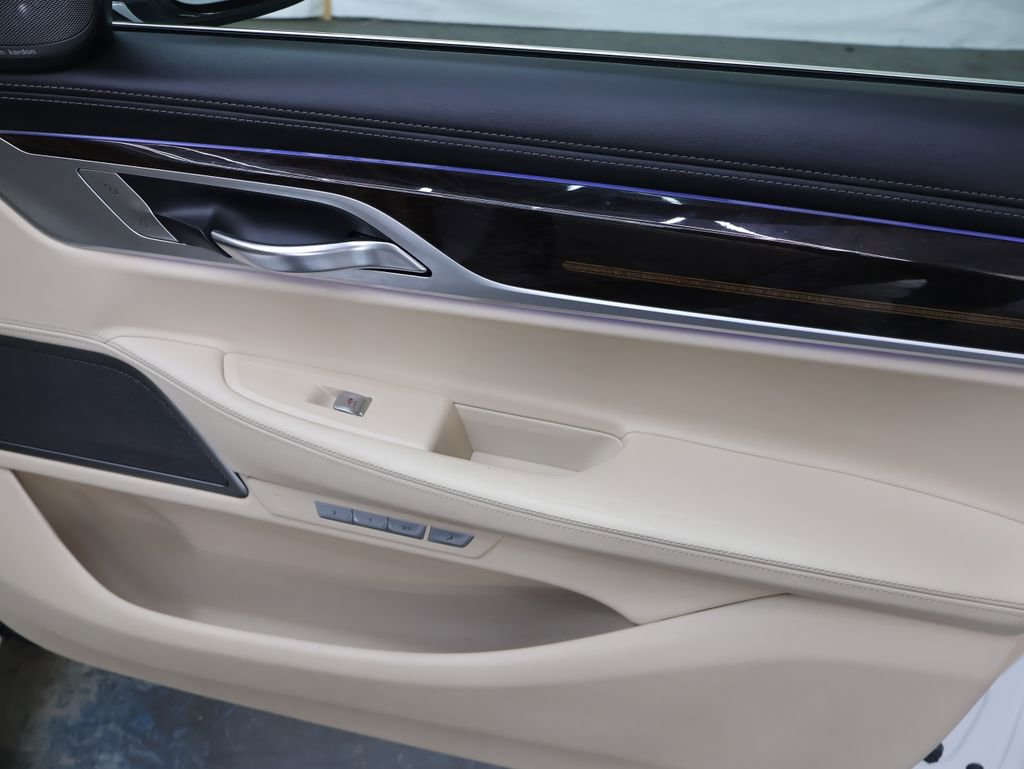 Used 2016 BMW 750i xDrive image 12