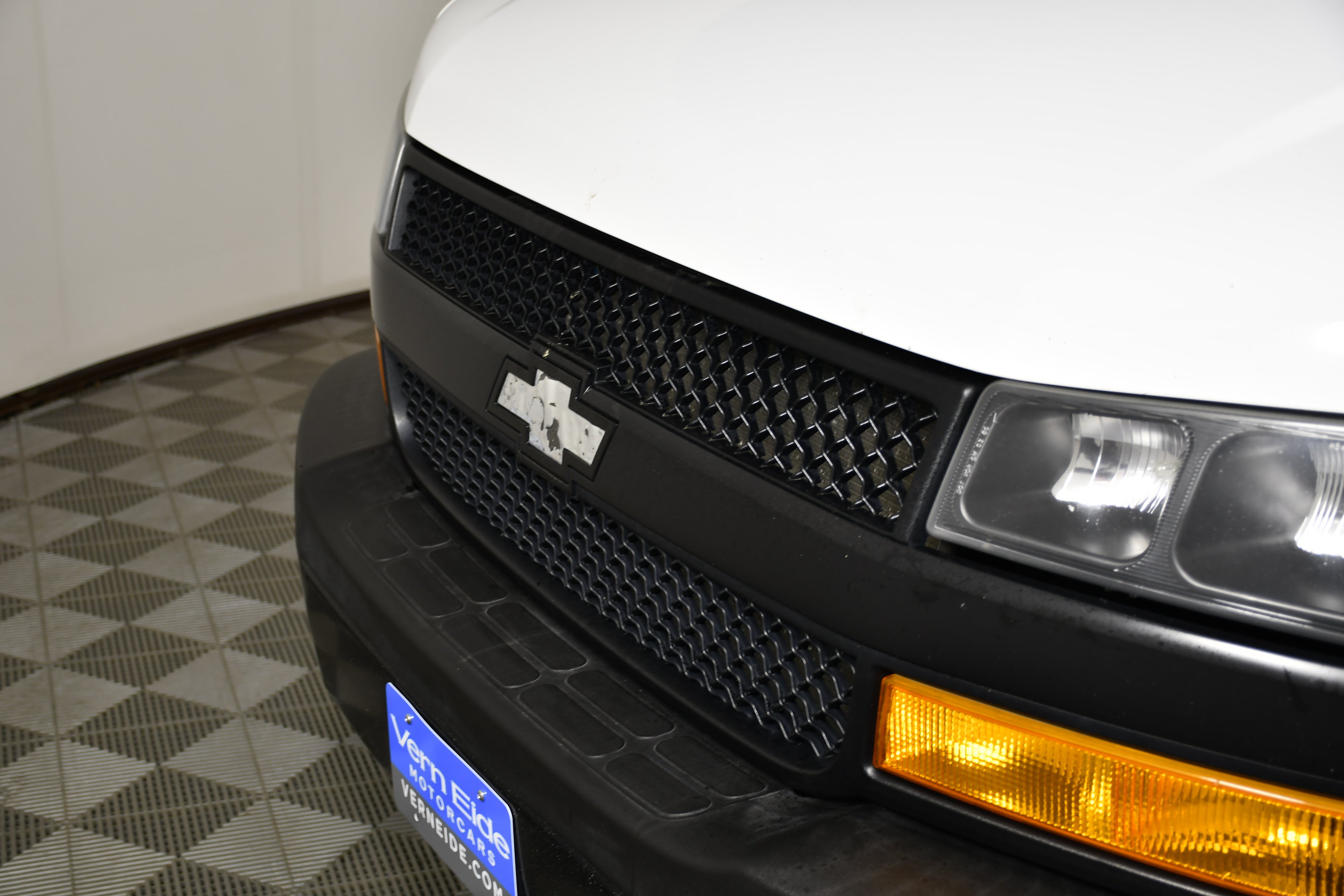 Used 2020 Chevrolet Express 2500 w/ Driver Convenience Package RWD image 11