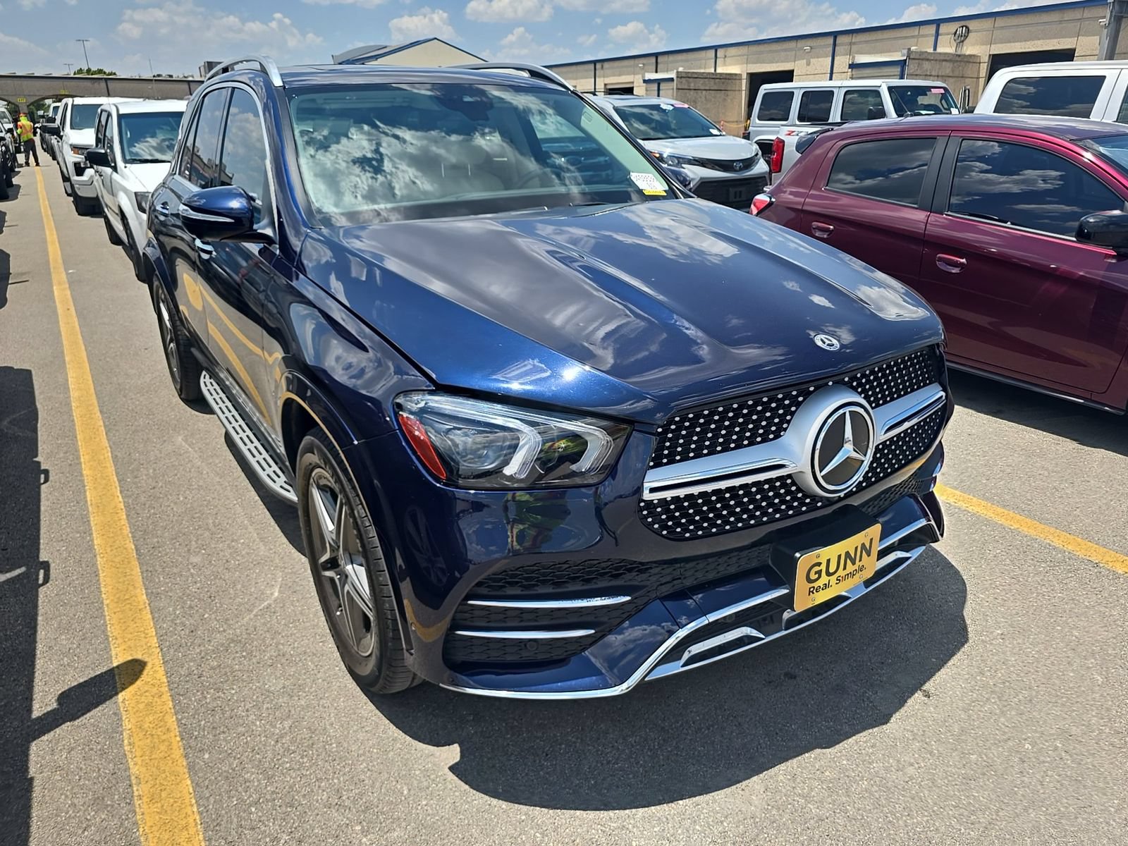 Used 2022 Mercedes-Benz GLE 350 w/ AMG Line Exterior image 4