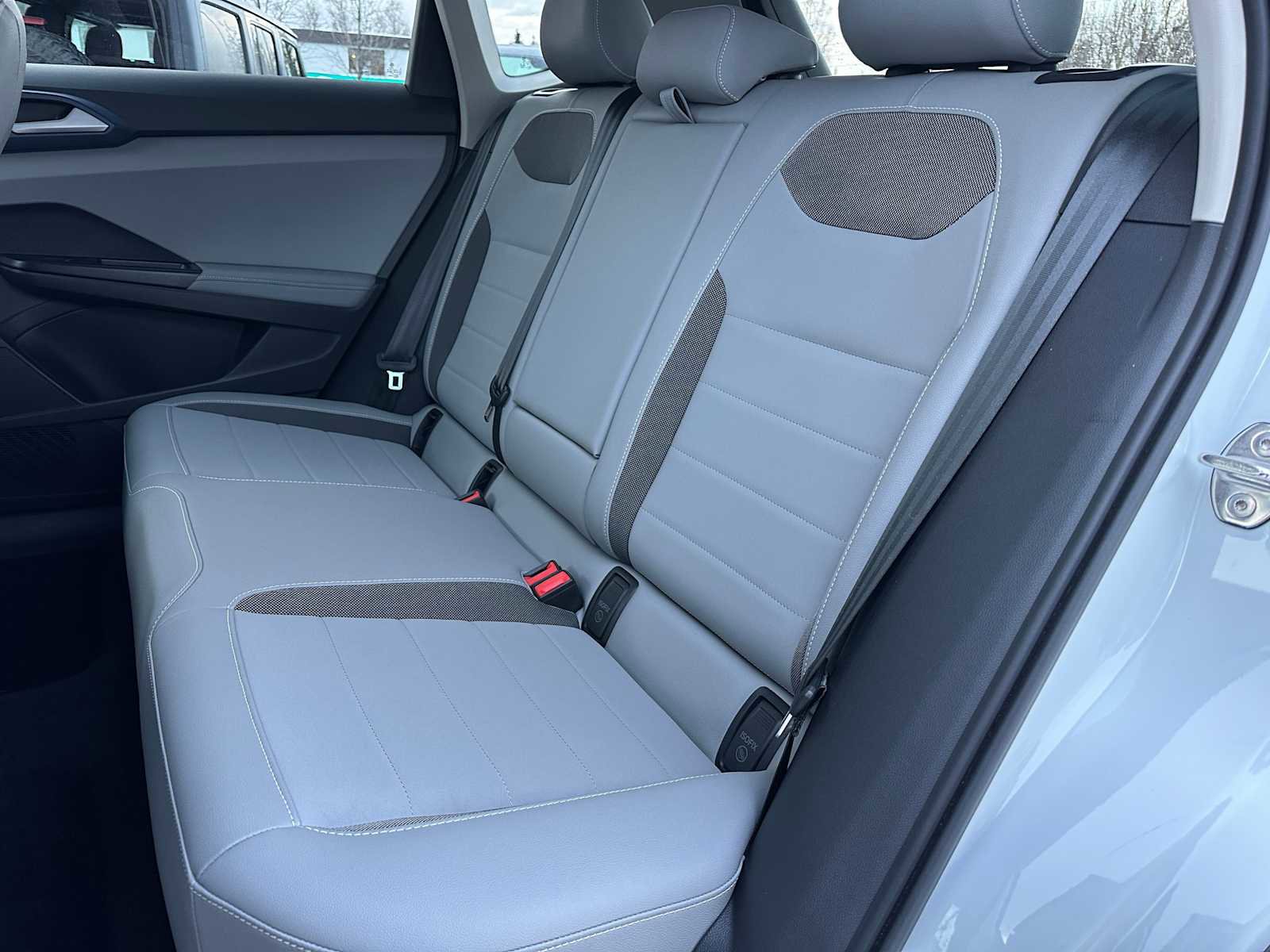 Used 2024 Volkswagen Taos SE image 17