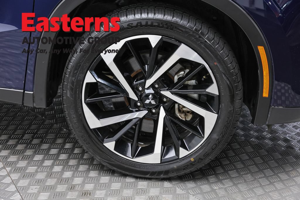 Used 2023 Mitsubishi Outlander SE AWD/4WD image 32