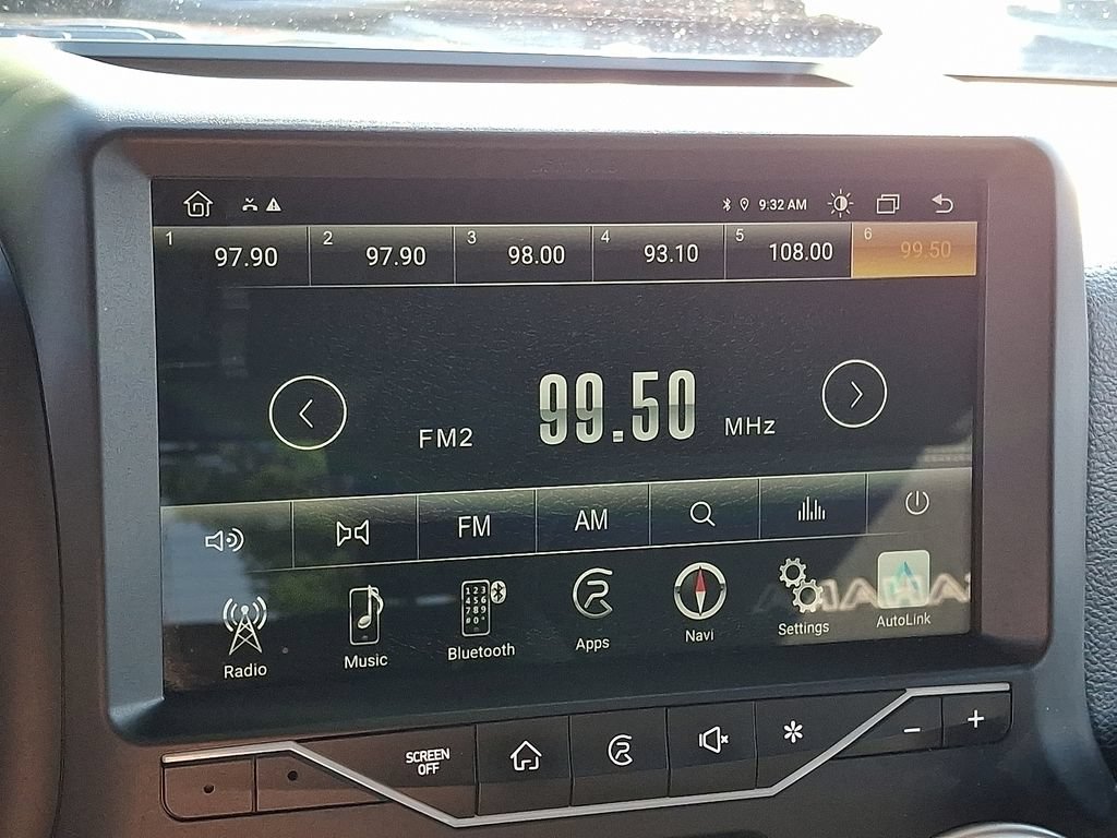 Used 2018 Jeep Wrangler Unlimited Sahara w/ Connectivity Group AWD/4WD image 17