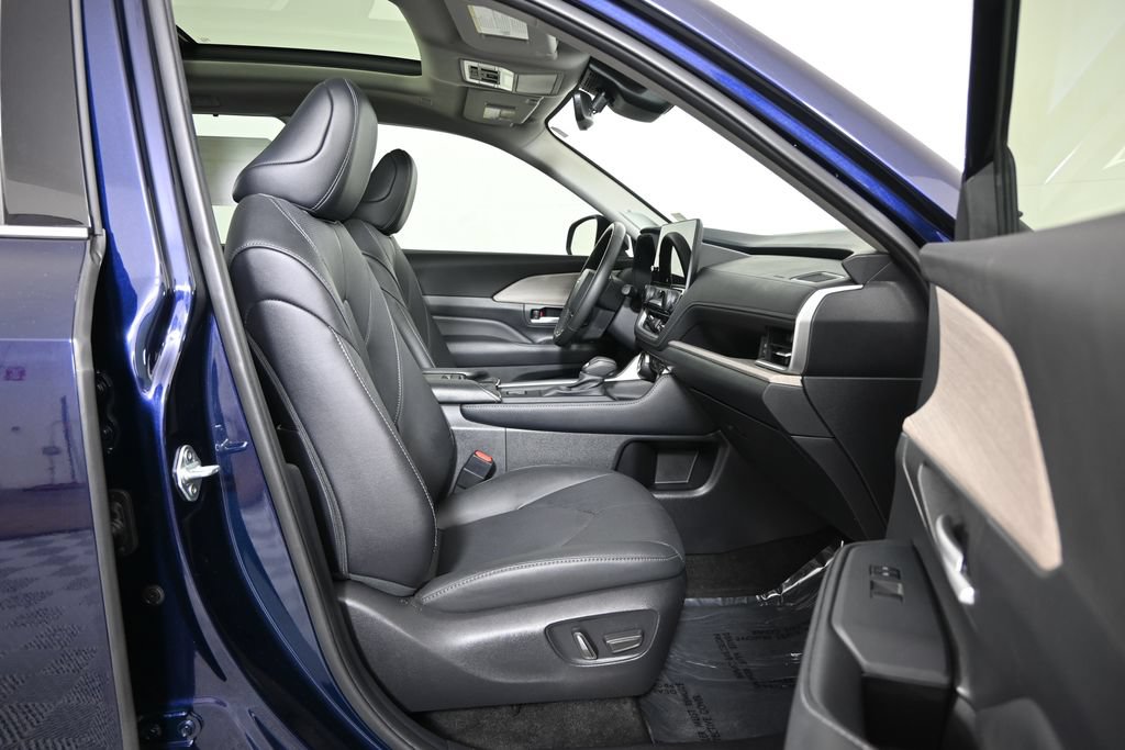 Used 2024 Toyota Grand Highlander AWD image 13