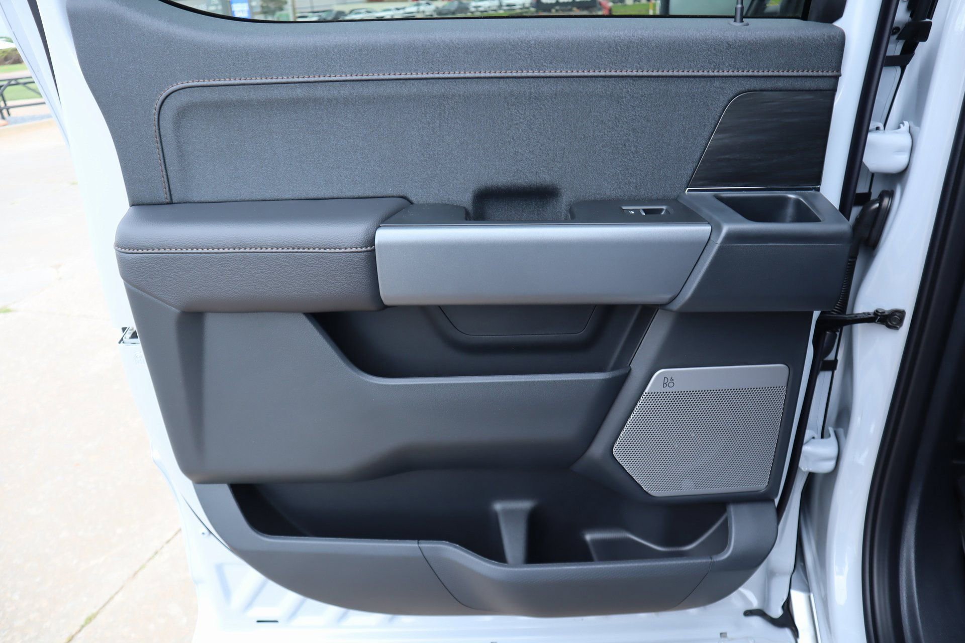 New 2025 Ford F150 Lariat w/ Equipment Group 502A High image 18