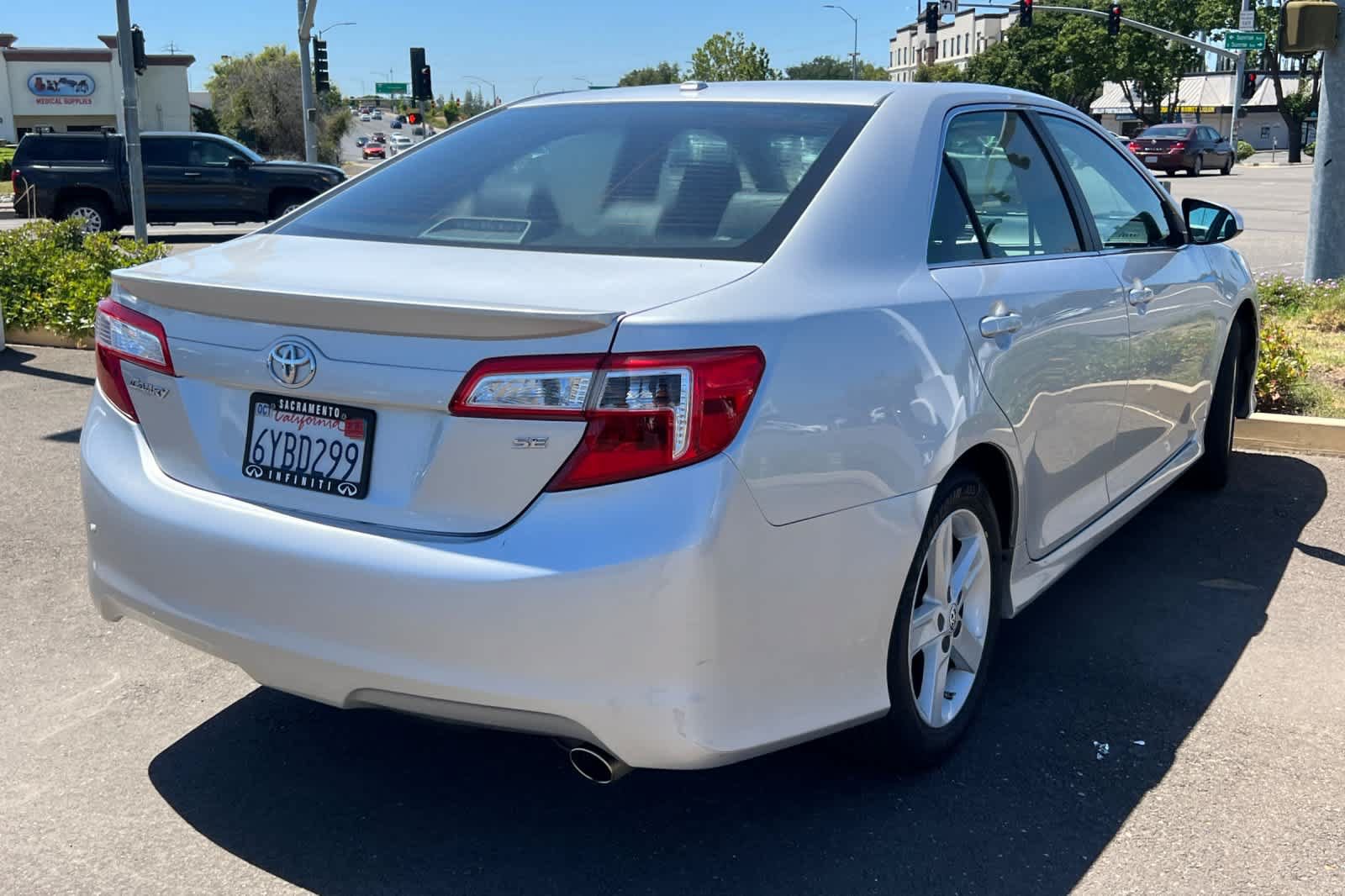Used 2012 Toyota Camry SE FWD image 4