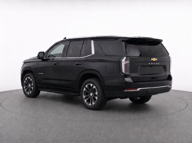 Used 2025 Chevrolet Tahoe LS RWD image 3