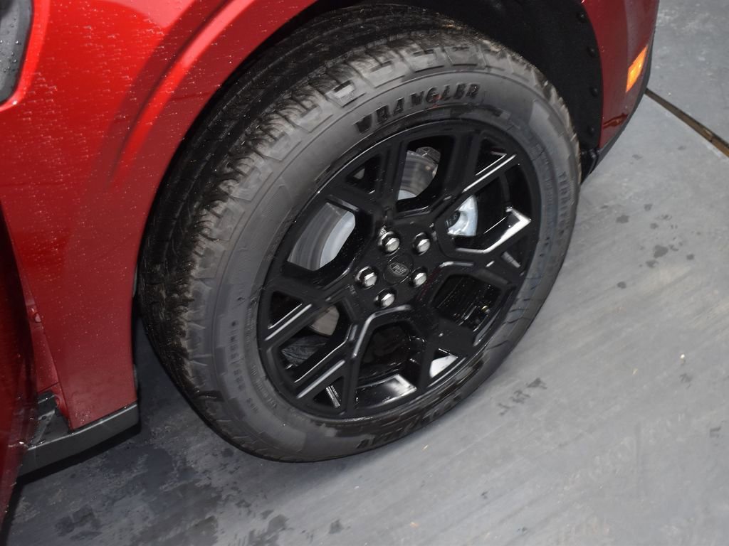 New 2025 Ford Maverick Lariat w/ Black Appearance Package image 17