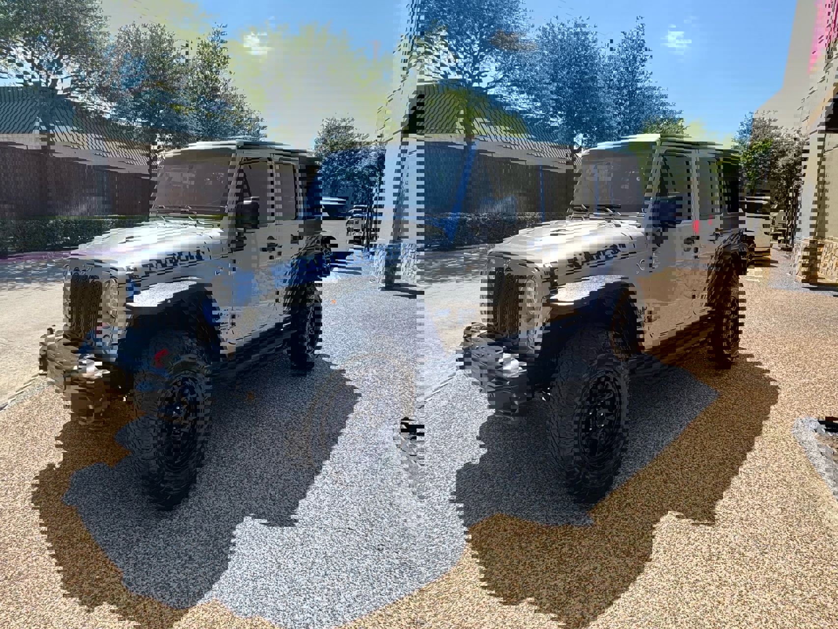 Used 2016 Jeep Wrangler Unlimited Rubicon w/ Connectivity Group image 11