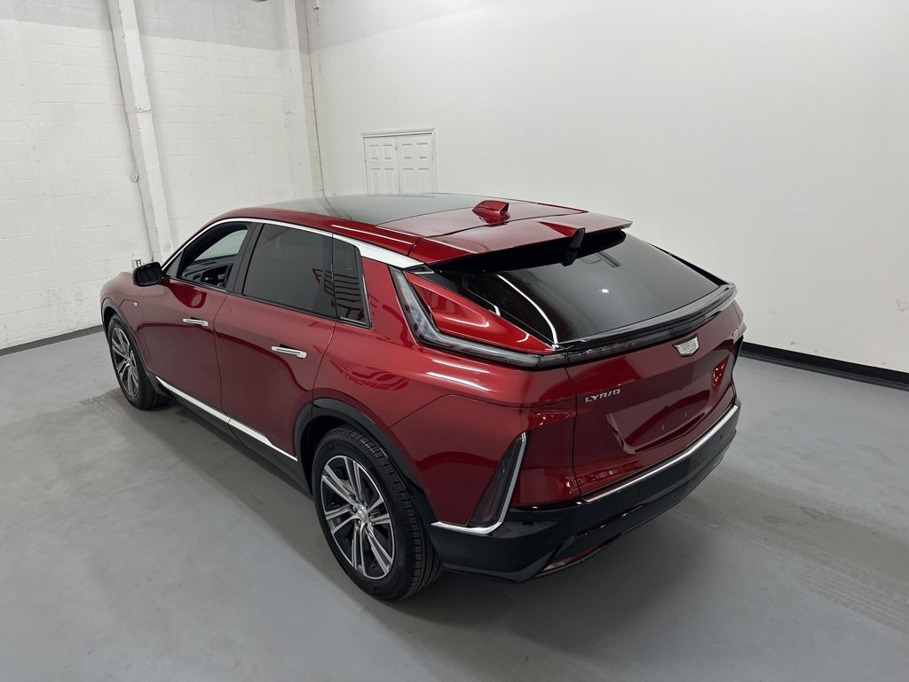 Used 2024 Cadillac Lyriq Luxury w/ LPO, Floor Liner Package image 18