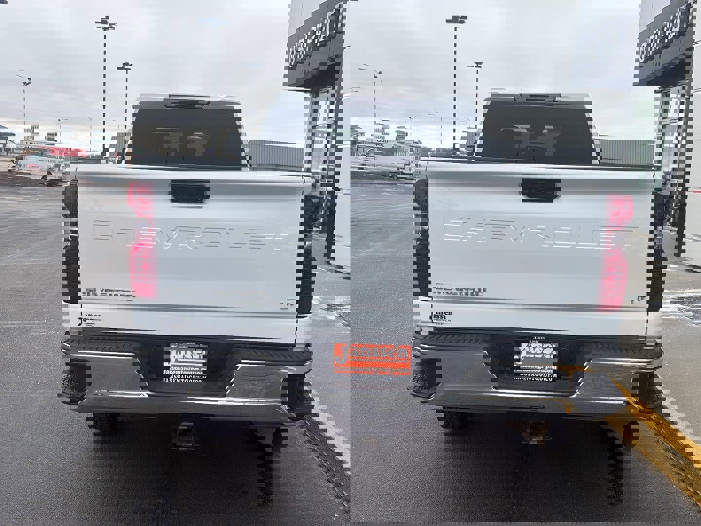 Used 2025 Chevrolet Silverado 2500 LT w/ Convenience Package image 3