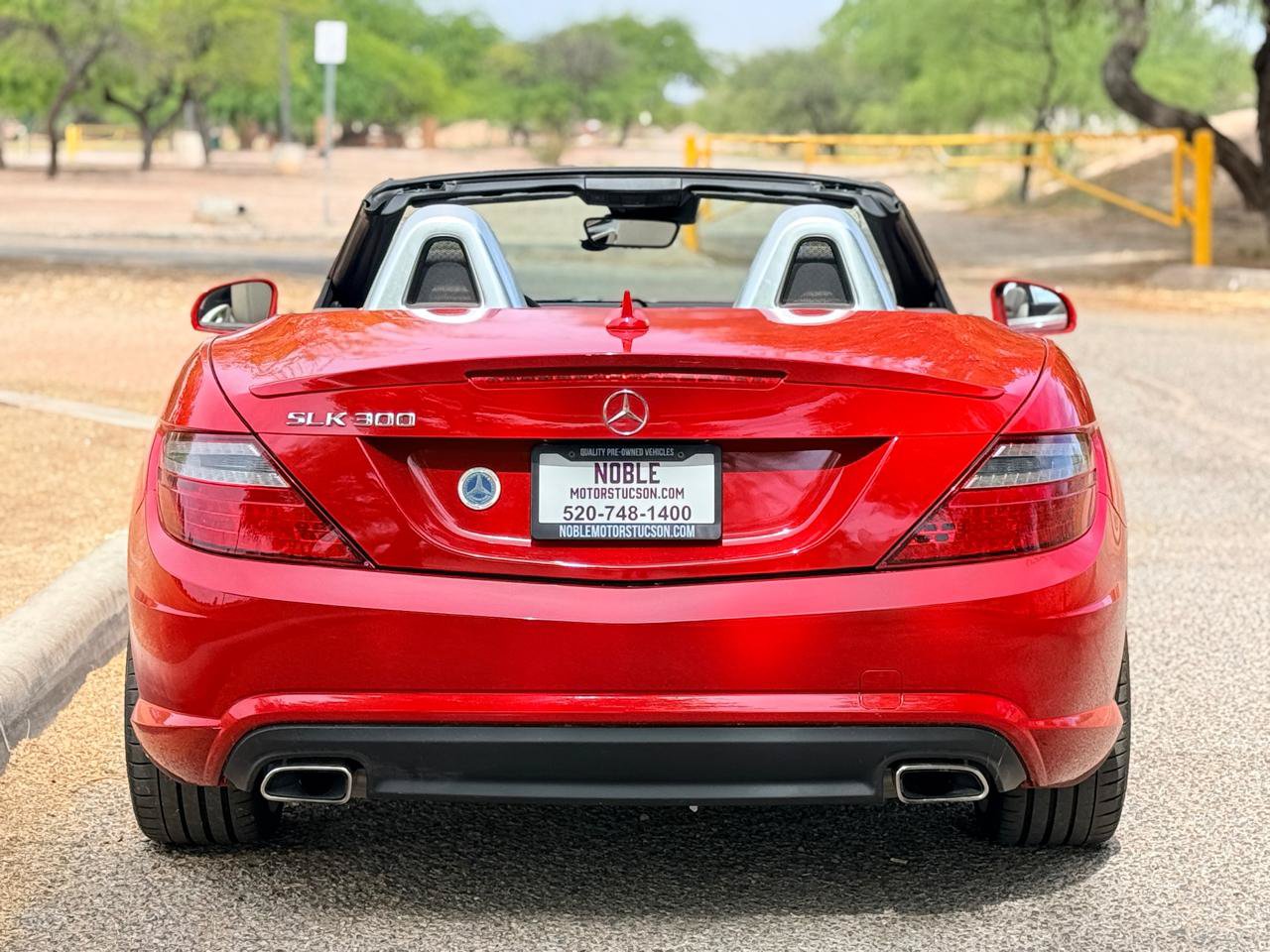 Used 2016 Mercedes-Benz SLK 300 w/ Premium 2 Package image 4