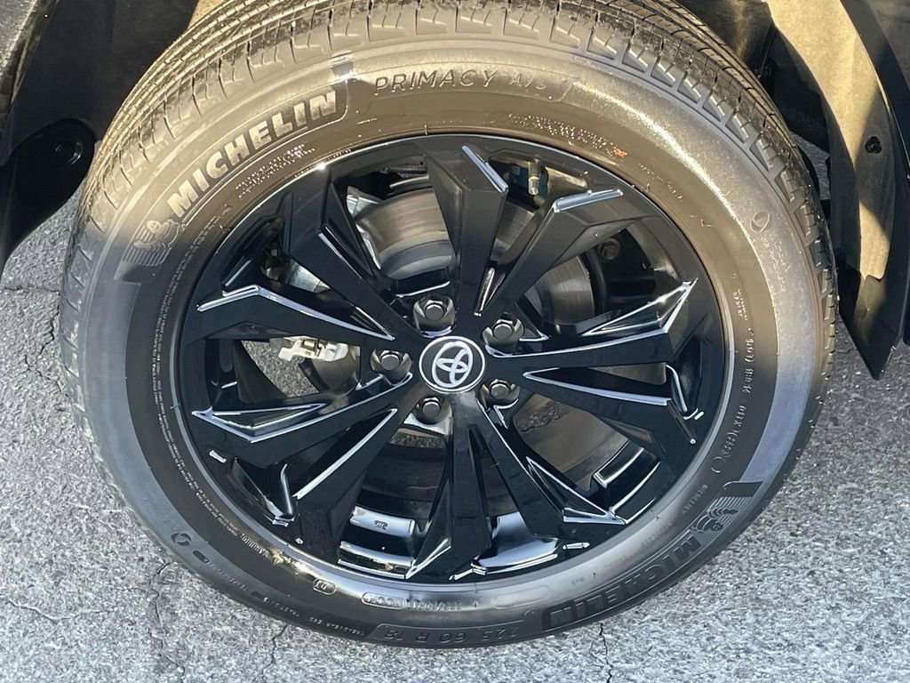 Used 2023 Toyota RAV4 SE w/ Convenience Package image 13