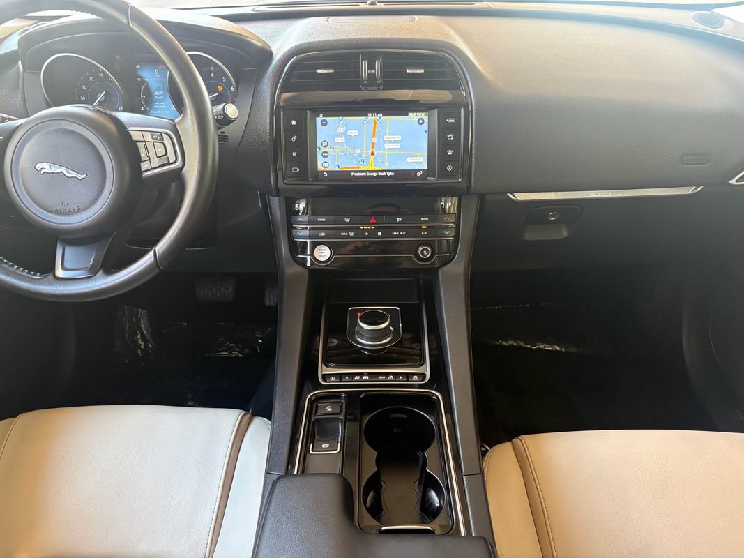 Used 2018 Jaguar F-PACE Premium AWD/4WD image 11