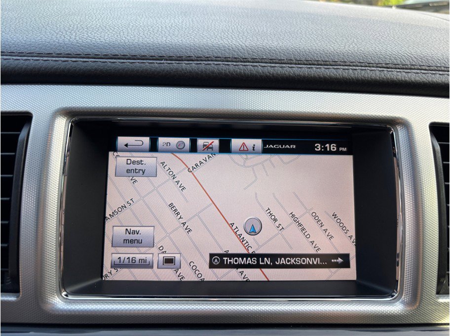 Used 2015 Jaguar XF Sport image 32
