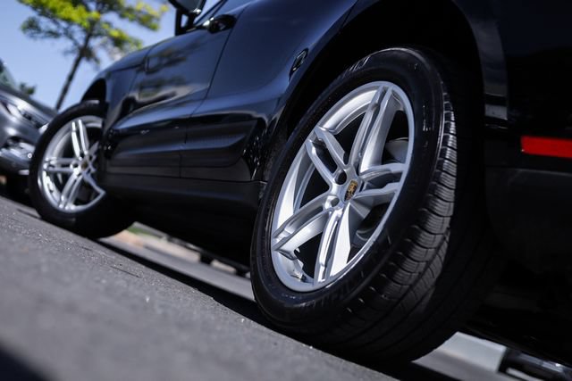 Used 2022 Porsche Macan AWD/4WD image 25