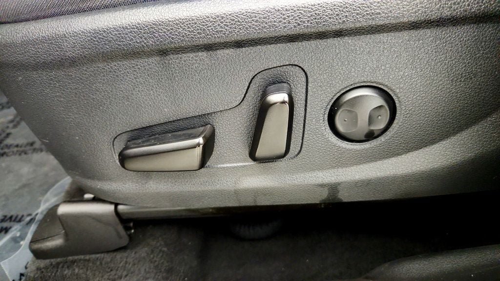 Used 2021 Hyundai Santa Fe SEL w/ Convenience Package FWD image 11