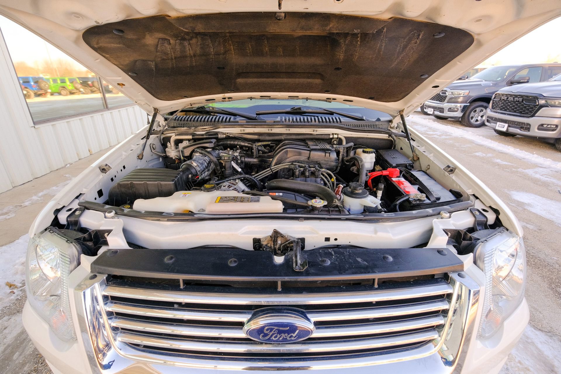 Used 2010 Ford Explorer XLT image 36