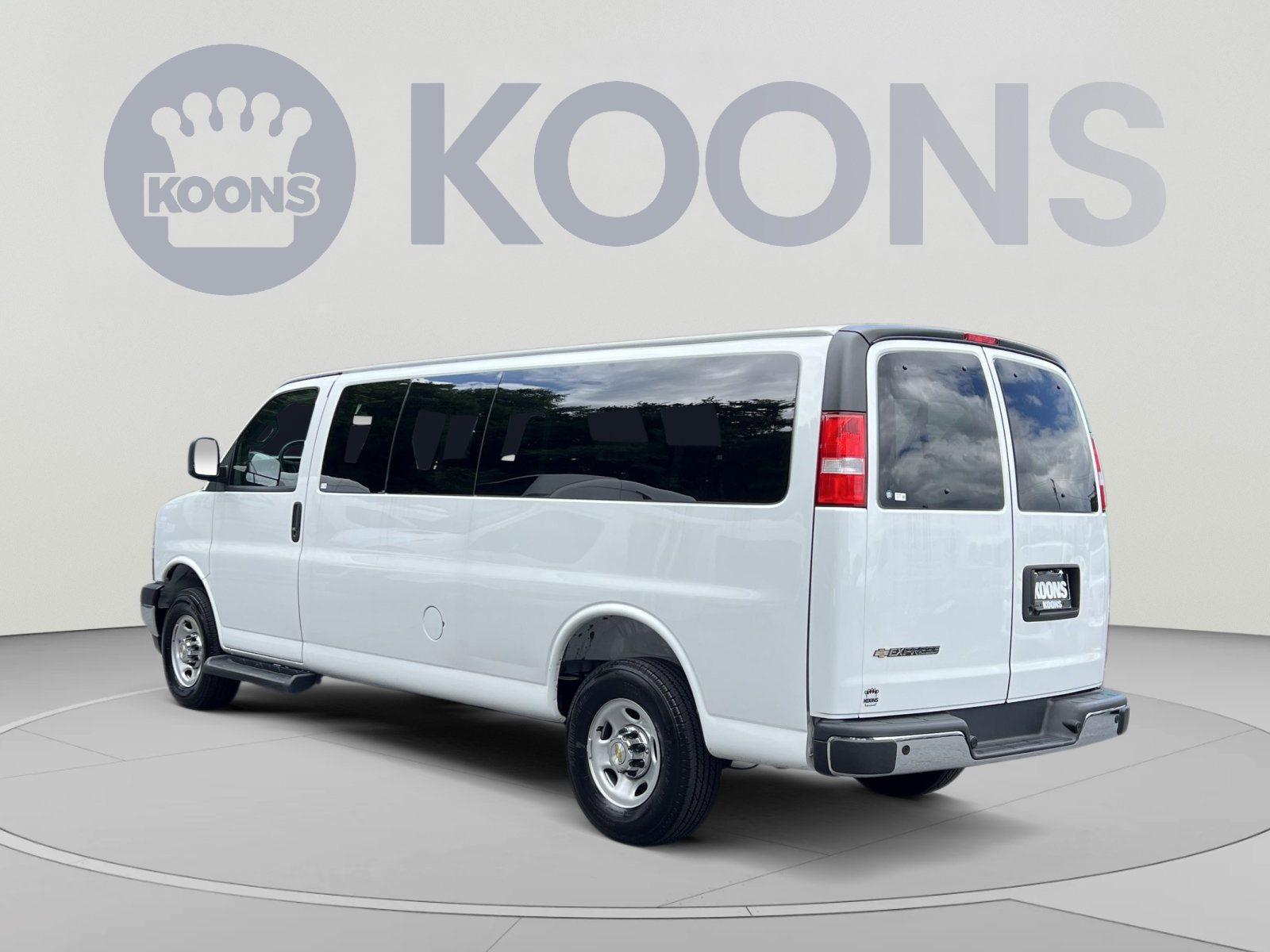 Used 2025 Chevrolet Express 3500 LT w/ LT Preferred Equipment Group RWD image 8