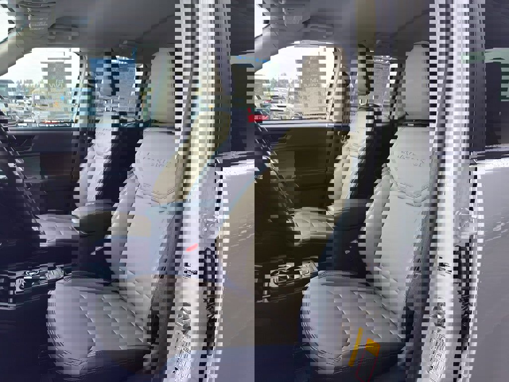 New 2026 Ford Maverick Lariat image 16