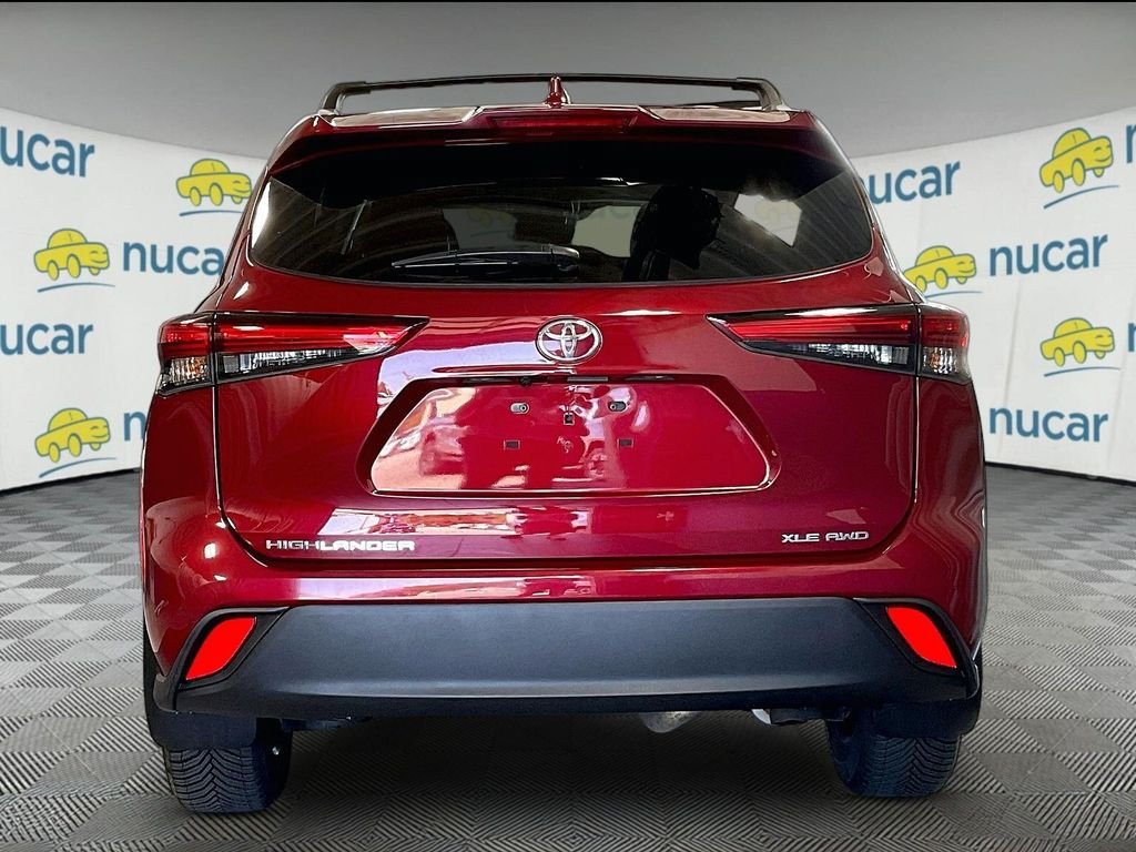Used 2023 Toyota Highlander XLE AWD/4WD image 5