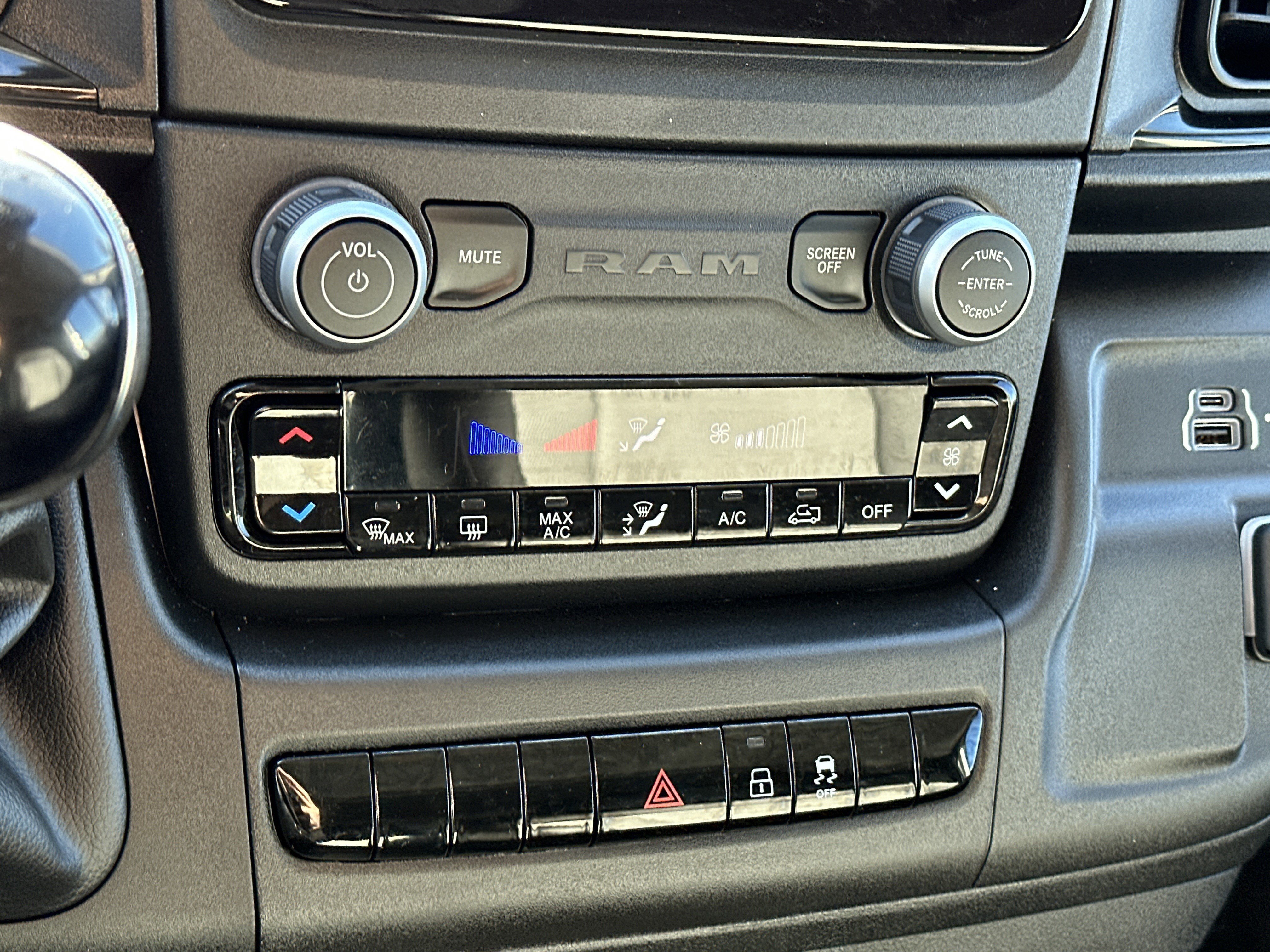 Used 2023 RAM ProMaster 3500 w/ Convenience Group image 20