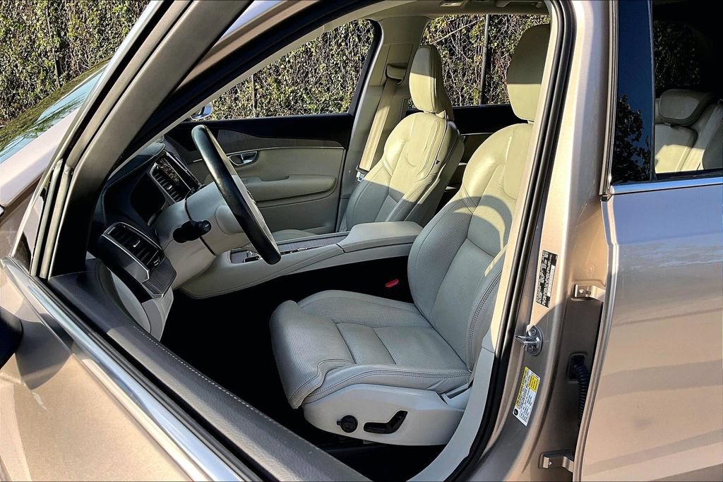 Certified 2023 Volvo XC90 T8 Ultimate AWD/4WD image 33