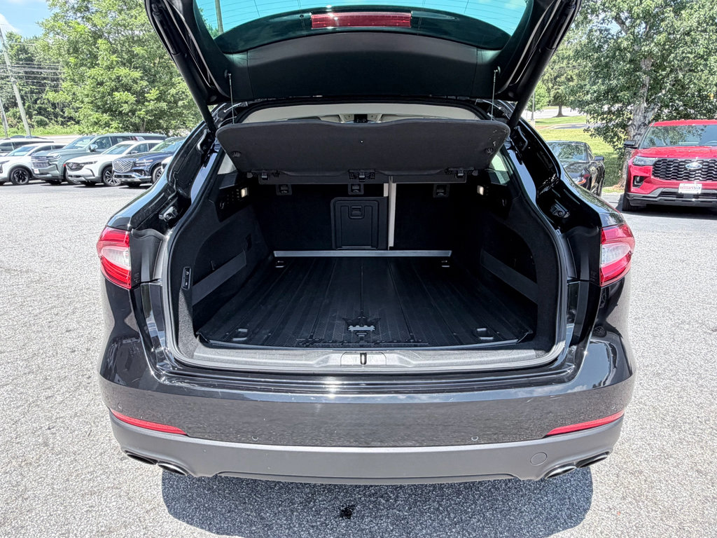 Used 2018 Maserati Levante AWD/4WD image 9