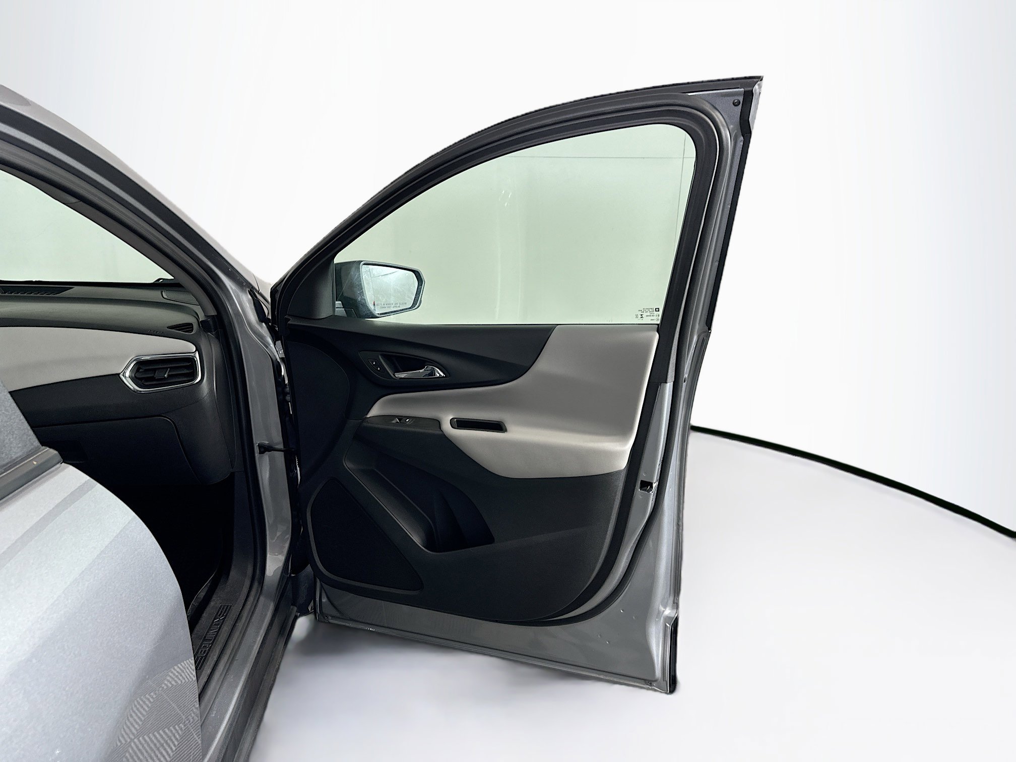 Used 2024 Chevrolet Equinox LS w/ LS Convenience Package image 30