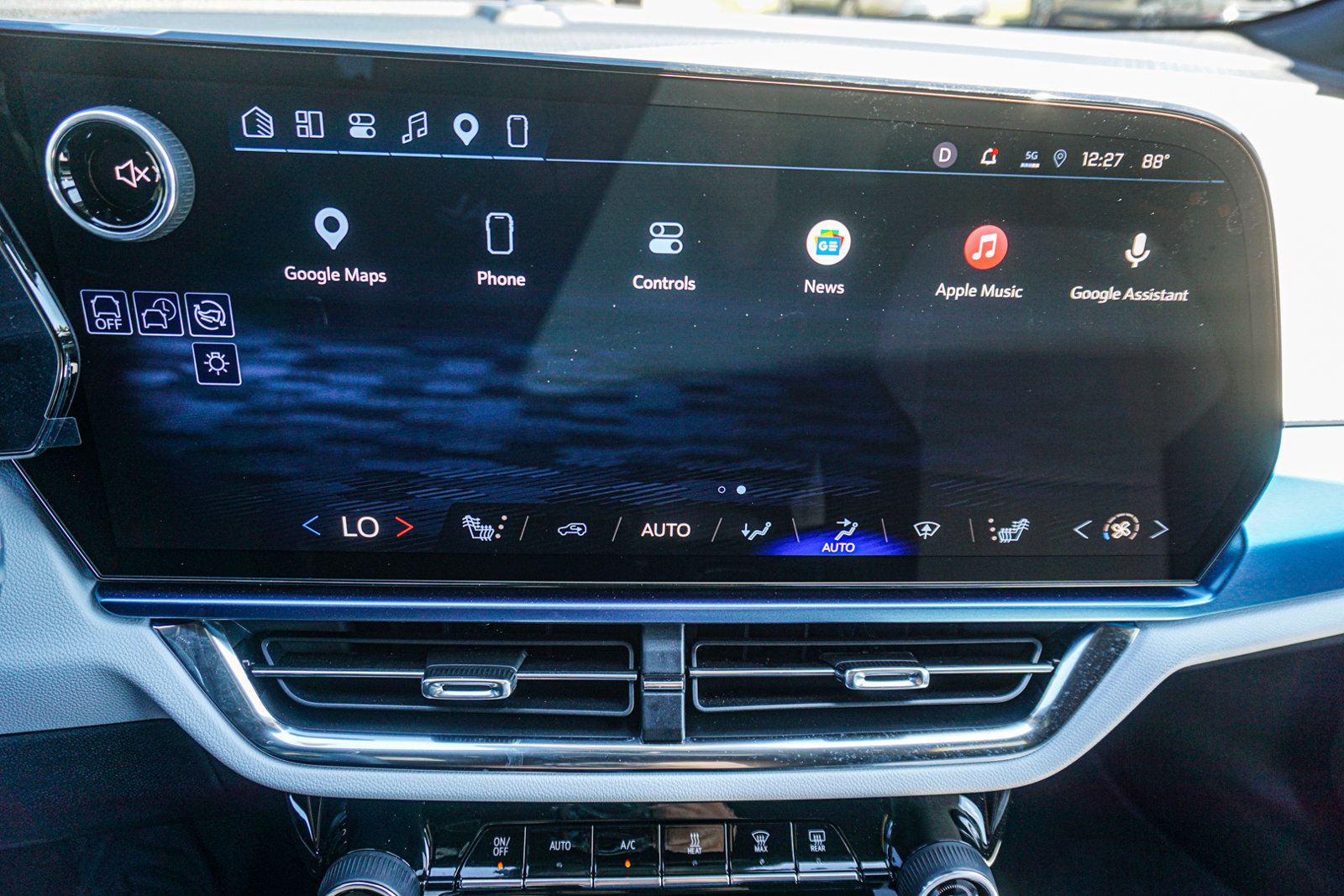 New 2026 Chevrolet Equinox EV LT FWD image 32