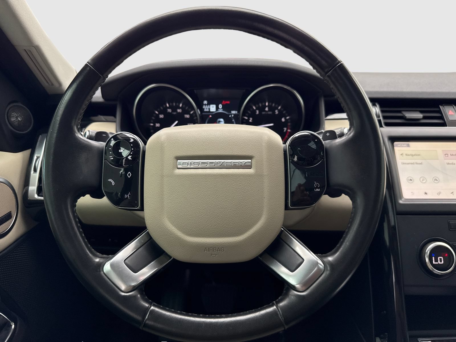 Used 2019 Land Rover Discovery SE AWD/4WD image 19