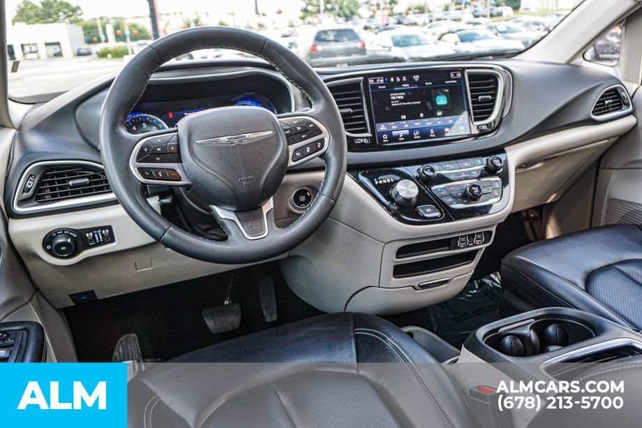 Used 2023 Chrysler Pacifica Touring-L FWD image 28