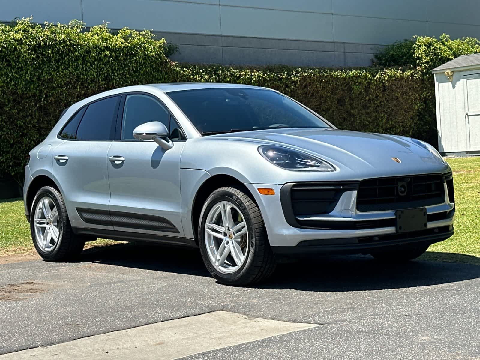 Used 2026 Porsche Macan AWD/4WD image 10